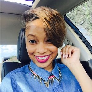 Meet your Posher, Adrienne